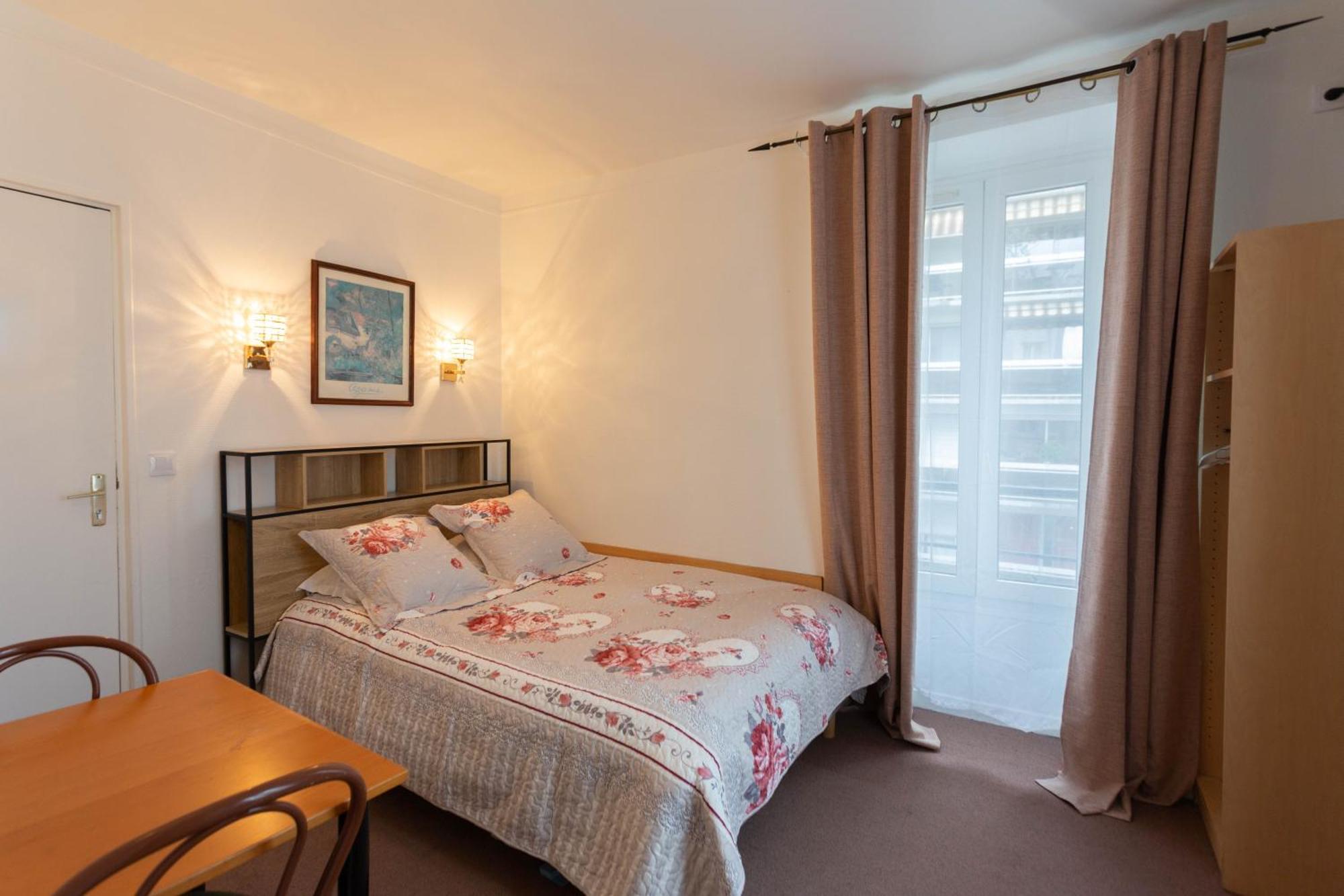 Ideal Hotel Paris Exterior photo